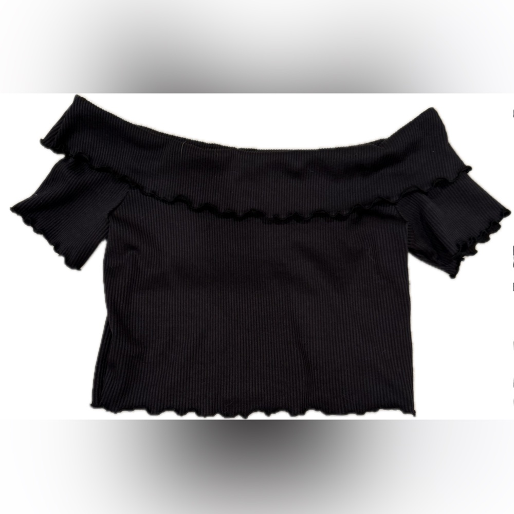 LAST CHANCE (closet clear out) - H&M Black Ruffled Crop Blouse